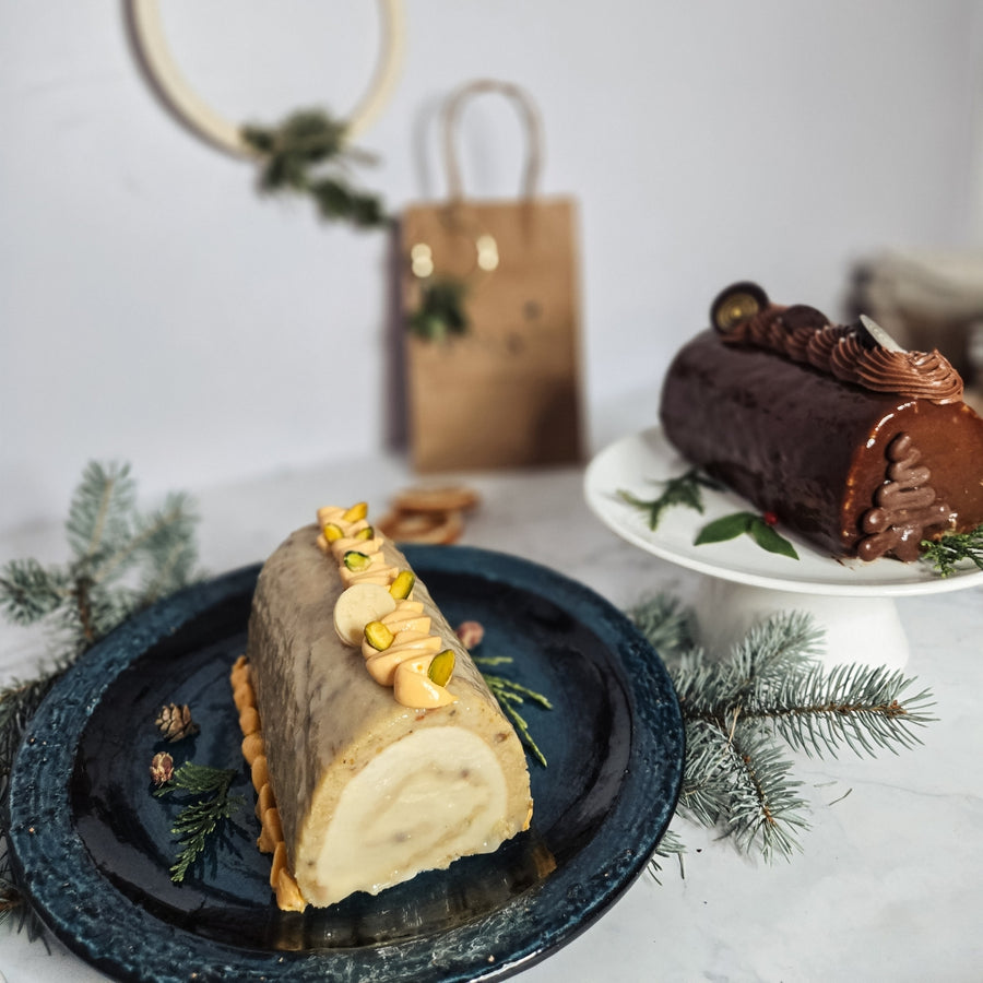 Bûche de Noël crème Namelaka - Sans gluten. Création artisanale québécoise. 