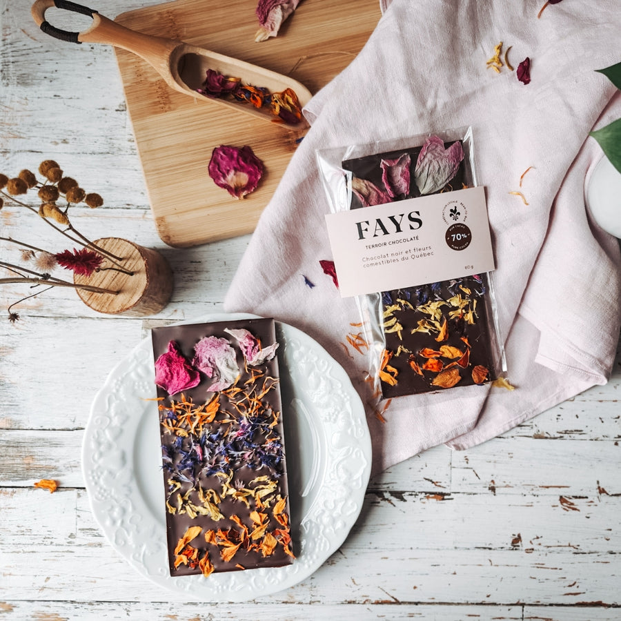 Tablette chocolat noir et fleurs comestibles
