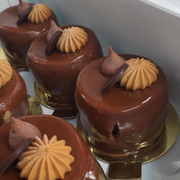 Boites de pâtisseries amochées