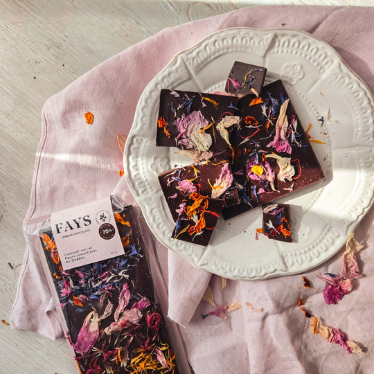 Tablette chocolat noir et fleurs comestibles